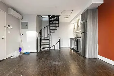 66 Pulaski Street, #1