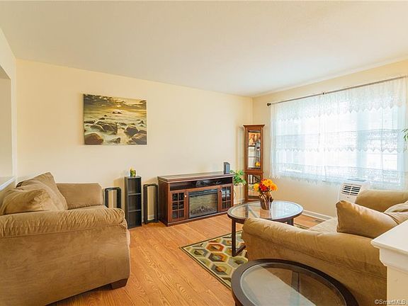 3rd image of 140 Village Green Dr