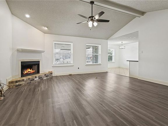3rd image of 204 Chubasco Ln