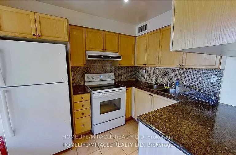 887 Bay St #304 — Photo 10