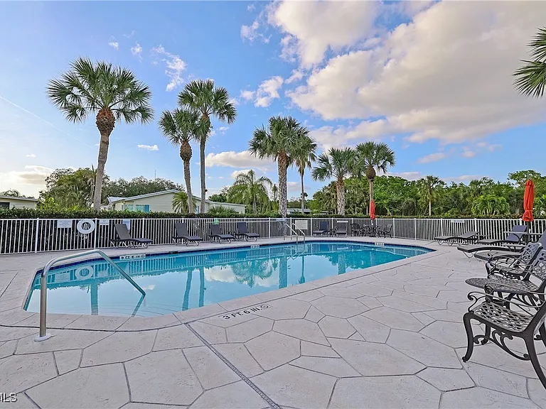 1747 Beverly Dr — Photo 25