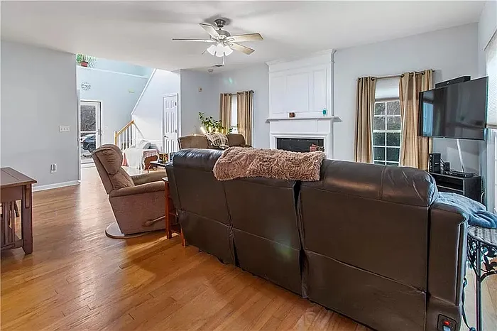 115 Quarrington Ct — Photo 5