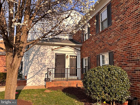 5th image of 33 Waterfall Rd