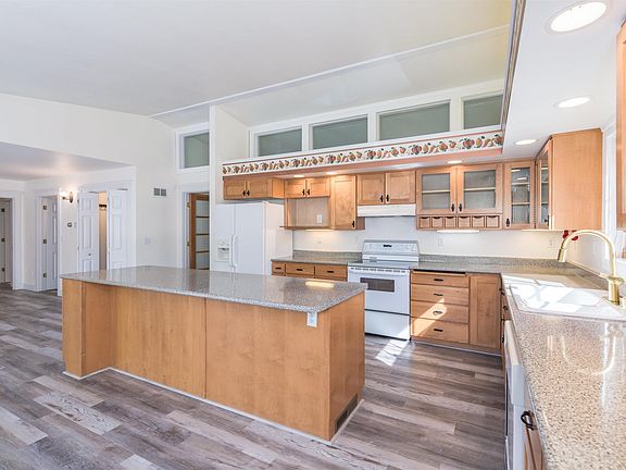 2nd image of 485 Le Ann Dr