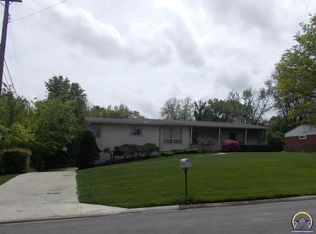 909 Oxford Dr, Emporia, KS 66801