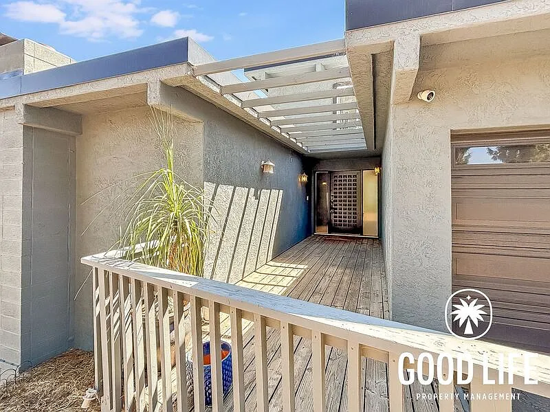 4 bed, 2.0 bath, 2293 sqft, $4,400 — Photo 3