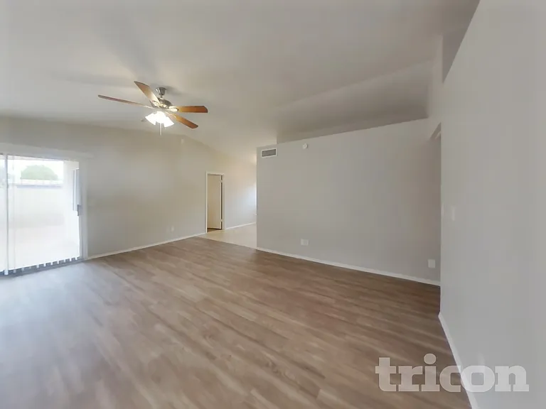 630 E Jensen St #122 — Photo 5
