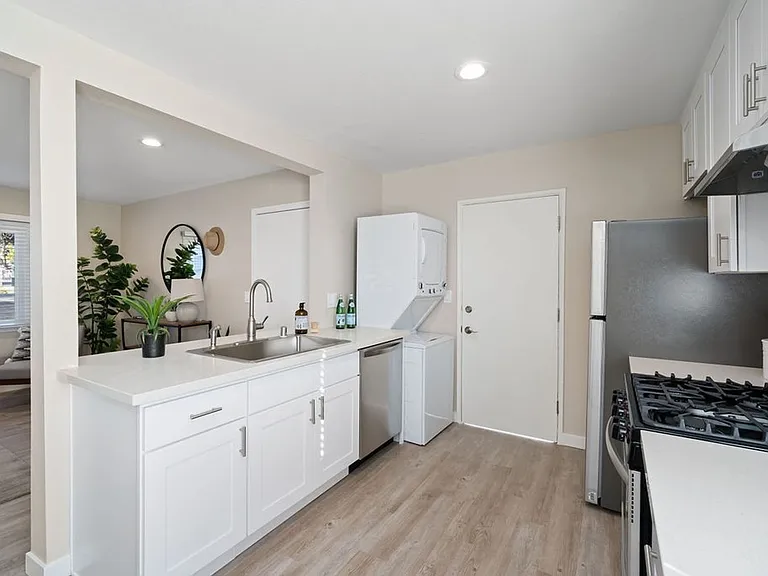 240 Spring Street — Photo 28