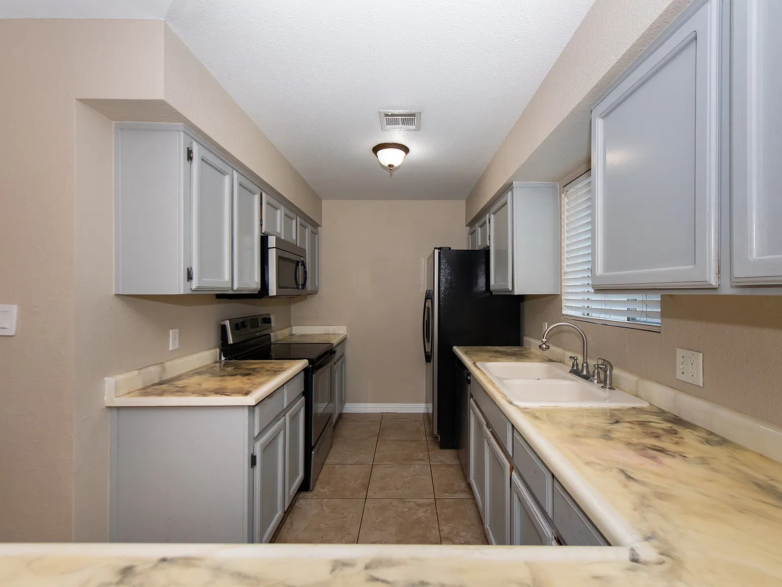 4 Bed 2 Bath Rental in Yuma, AZ! — Photo 4