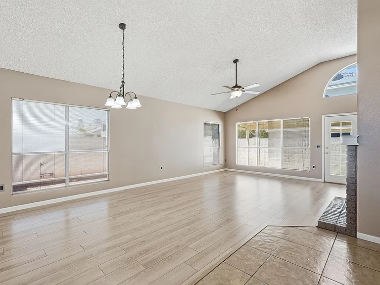 1146 N Granada Dr — Photo 13