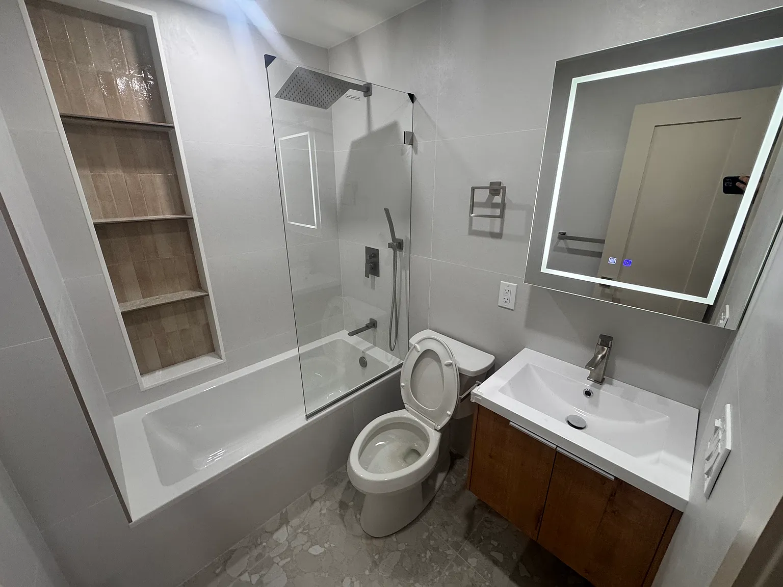 2 bed, 720 sqft, $3,200 — Photo 4