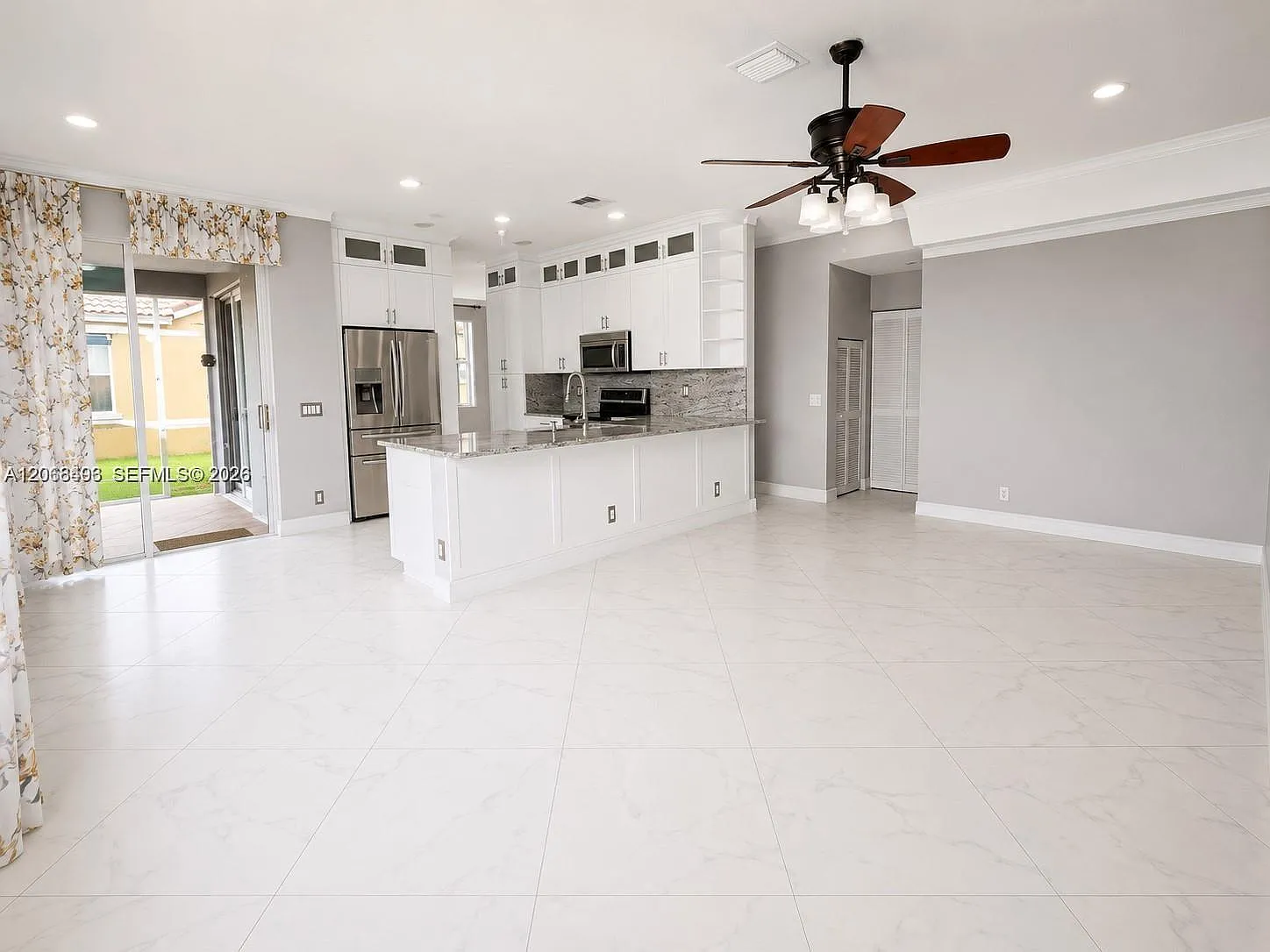 4 bed, 2.5 bath, 2022 sqft, $5,250 — Photo 2