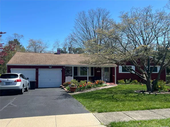 (undisclosed Address), Central Islip, NY 11722