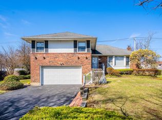 75 Larch Dr, New Hyde Park, NY 11040