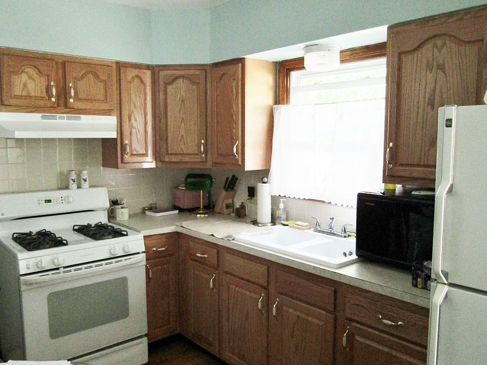 2nd image of 1254 Dietz Ave
