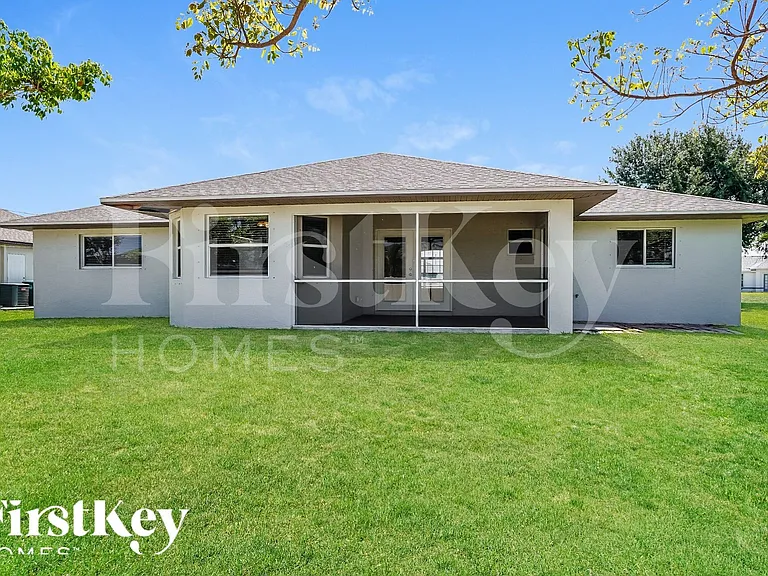 2912 SW 2nd Ave — Photo 14