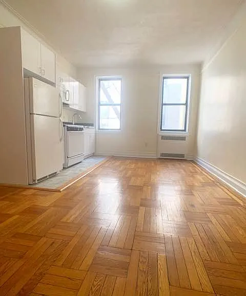 111 E 21st St #4 — Photo 1