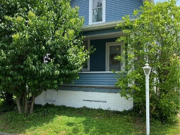 1121 N Main St, Uhrichsville, OH 44683