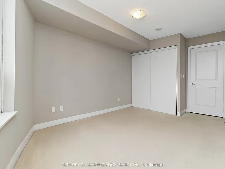 330 Burnhamthorpe Rd W #806 — Photo 26