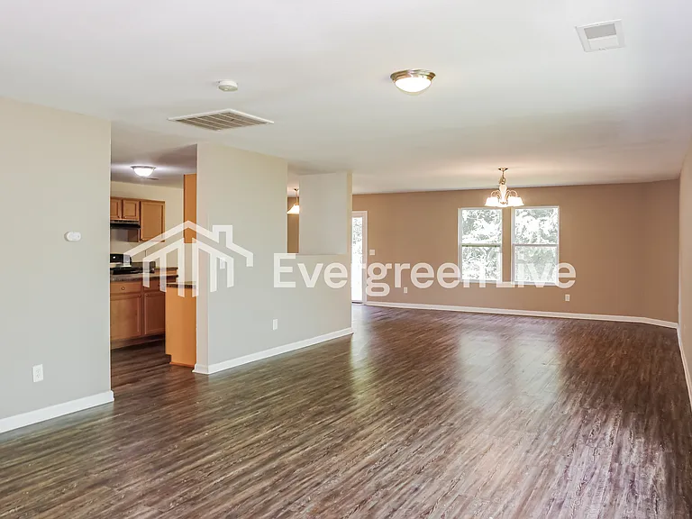 203 Dormont Dr NE — Photo 3
