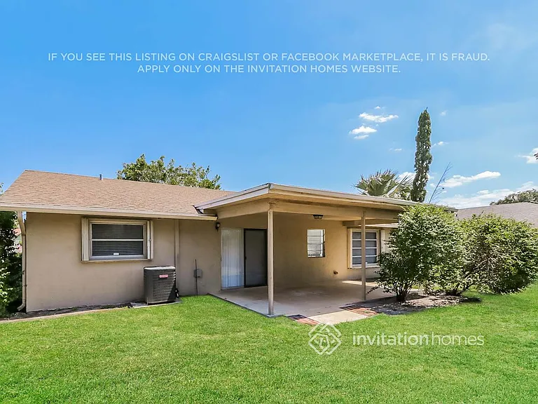 1132 Essex Dr — Photo 15