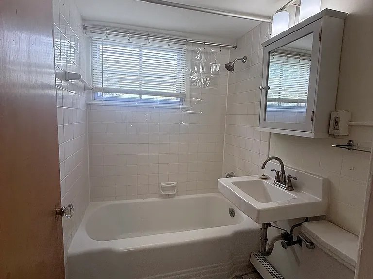 Highland Towers Apartments — Photo 14