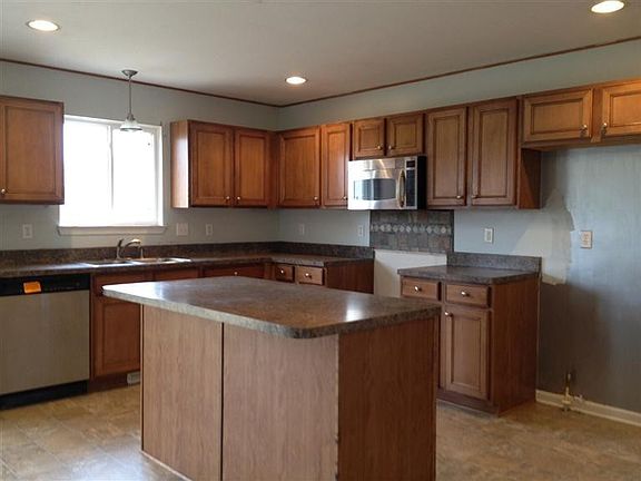 3rd image of 42100 Salem Ct