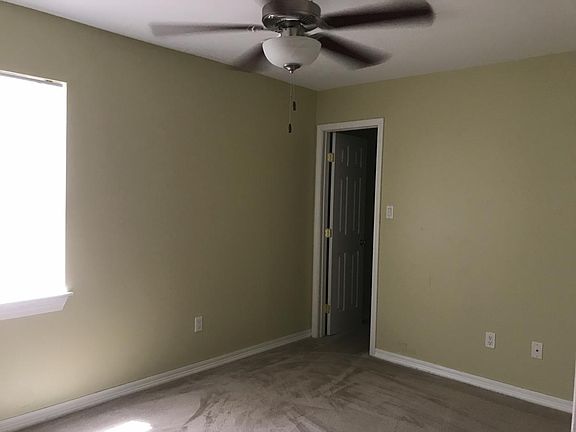 3rd image of 590 Royal Oak Dr APT 10