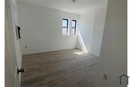 677 Fairfield Ave Photo 1