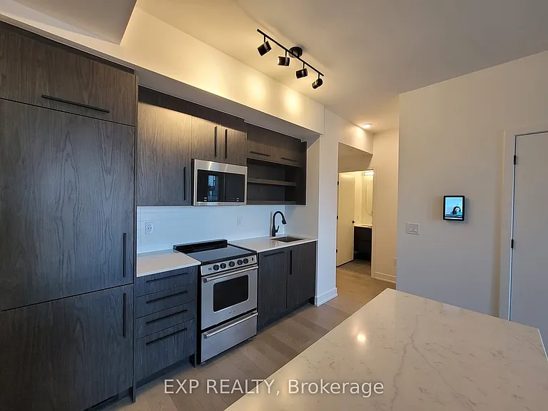 560 Rideau St #407 — Photo 6