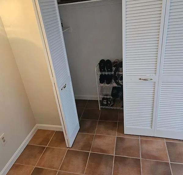 18 Landsdown Dr #18 — Photo 7