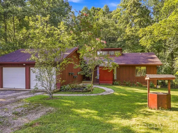 51 Rising Meadow Ln, Mills River, NC 28759