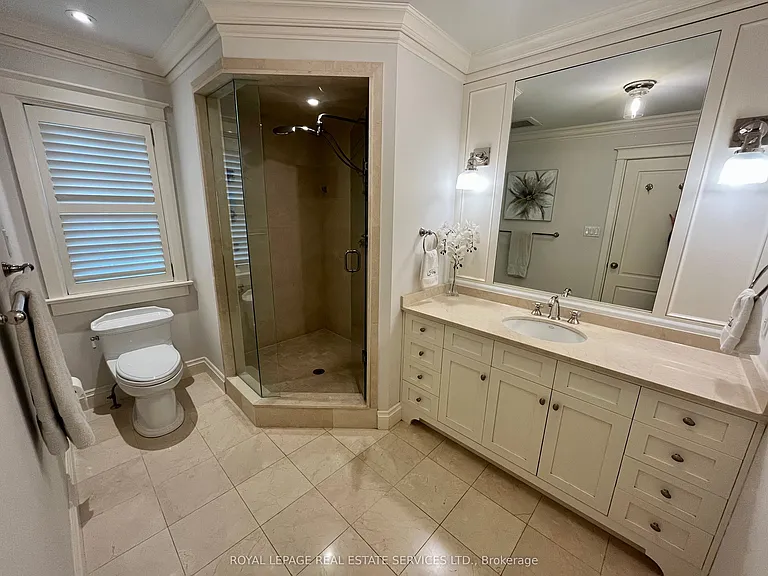 33 Howard Ave — Photo 19