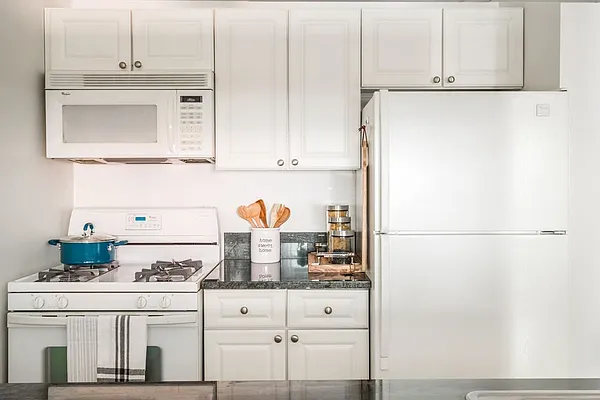 Rented by Lisa Management | media 23