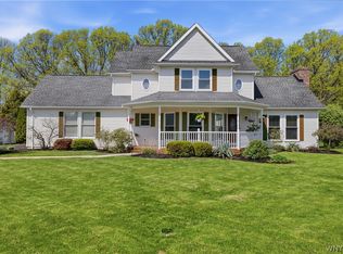 5496 Hartford Dr, Lockport, NY 14094