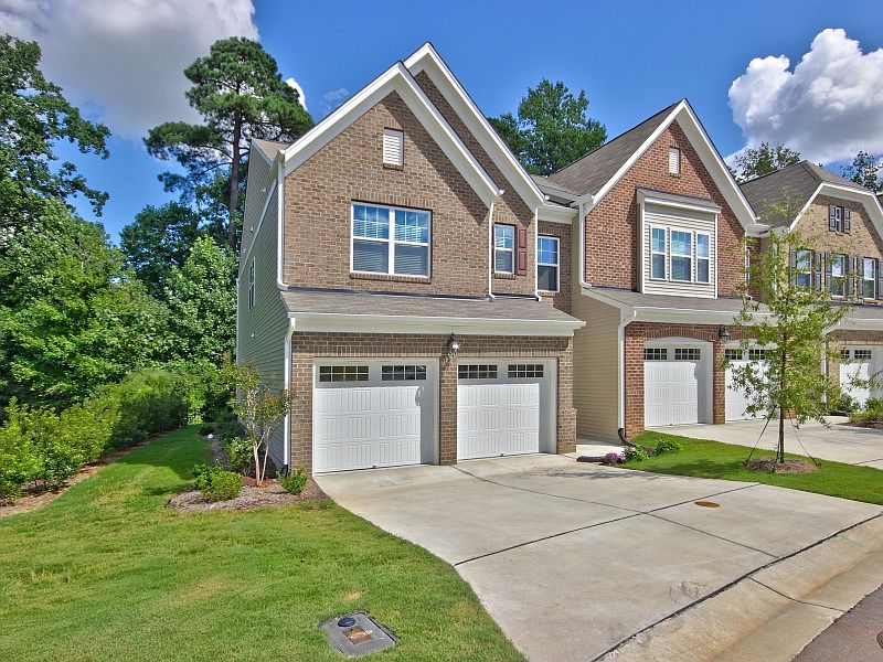 2nd image of 270 Kylemore Cir