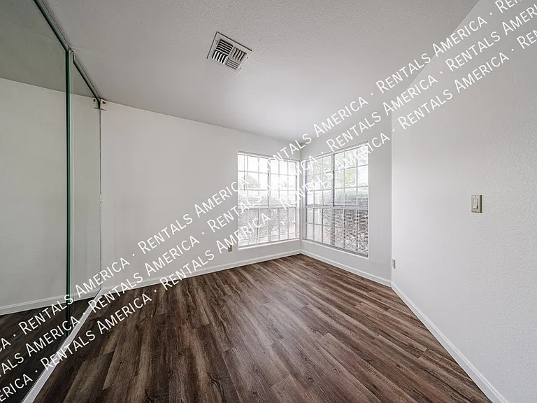 15831 N 6th Ave — Photo 8