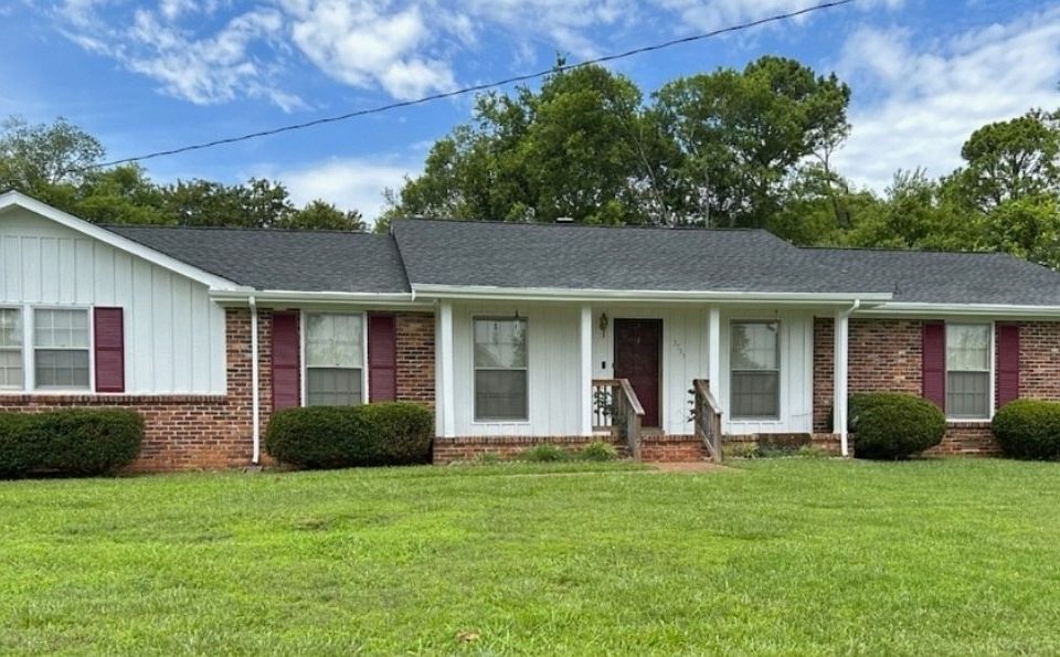1st image of 3733 Edgewater Dr