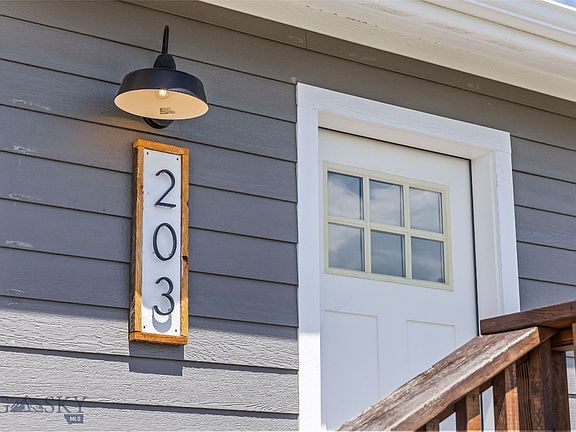 4th image of 203 2nd Ave N