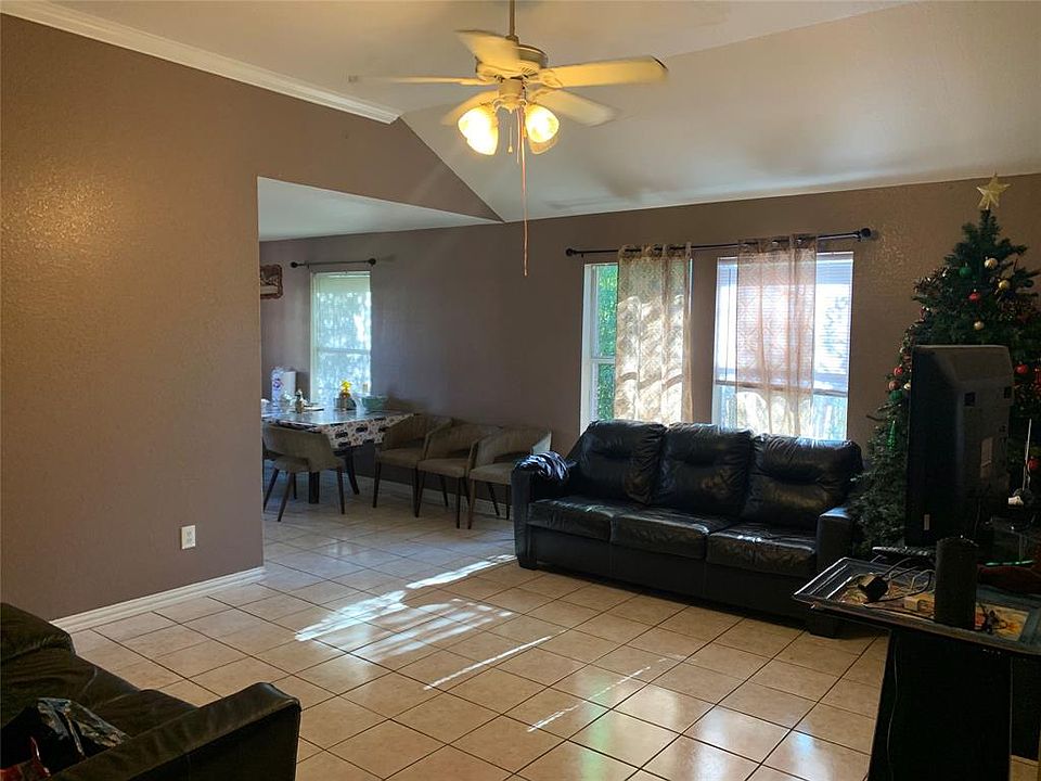 2nd image of 3810 Vineyard Dr