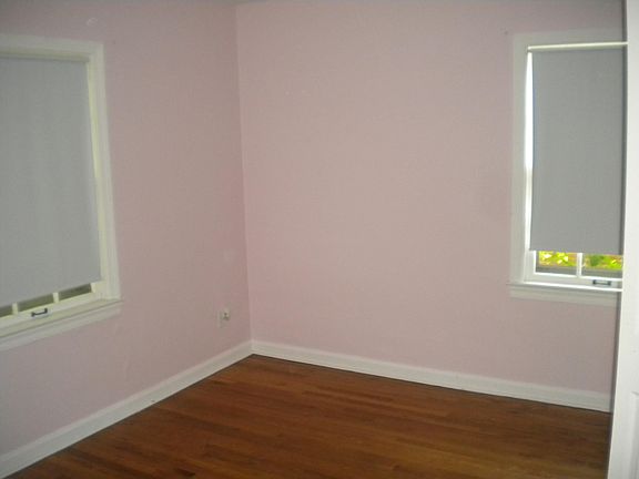 3rd image of 3484 Fairmount Blvd