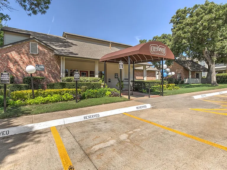 Exterior Leasing Office