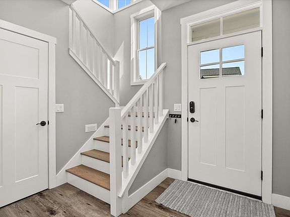 4th image of 207 Leeward Way