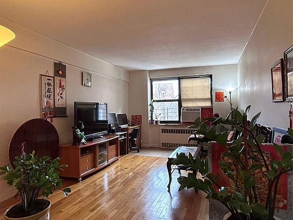 4th image of 2534 Union Street #2F