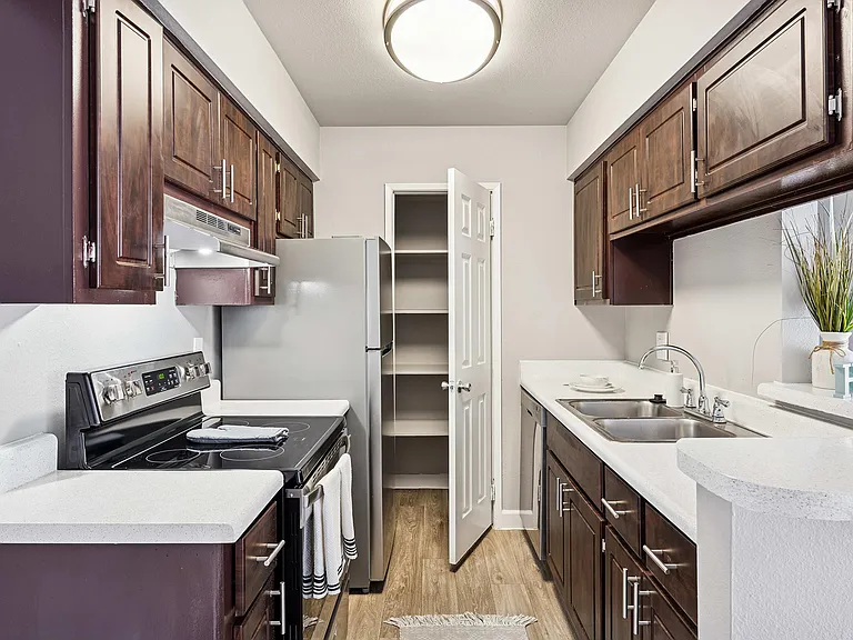 Sorrento Apartments — Photo 39