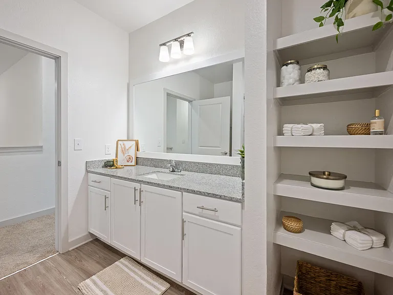 Novo Gateway Apartments and Townhomes — Photo 39