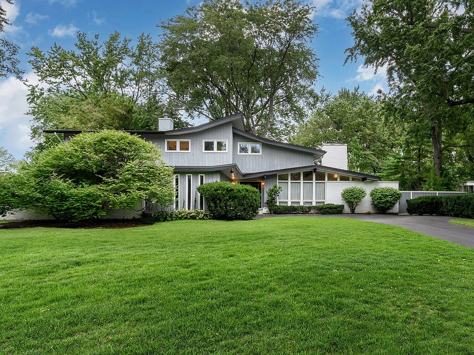 1st image of 695 Ivy Ln