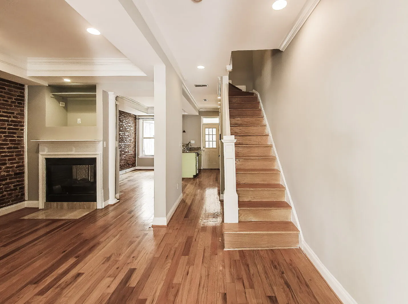 3 bed, 3.0 bath, 1800 sqft, $4,500 — Photo 3