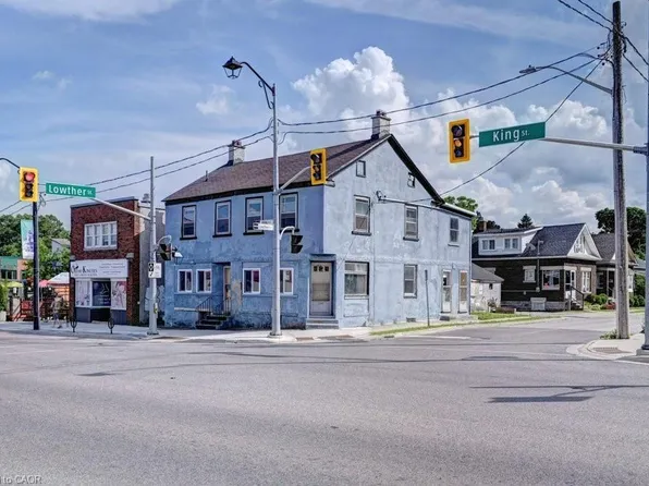 906 King St E, Cambridge, ON N3H 3P3