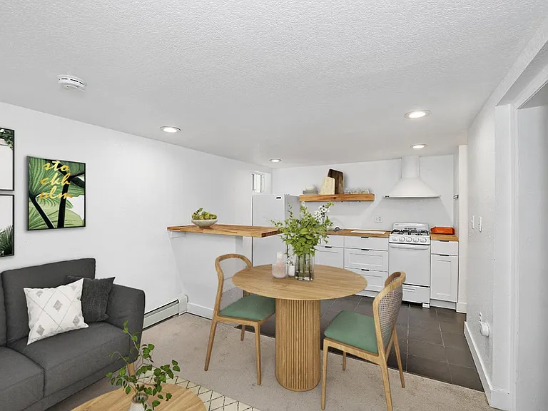 536 N Logan St — Photo 1